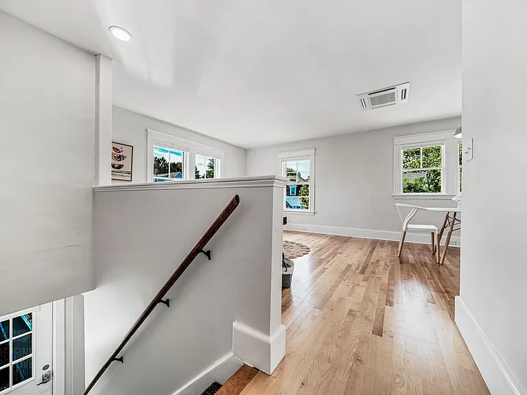 67 Brentwood St — Photo 9