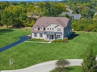 28 E Peter Ln, Hawthorn Woods, IL 60047