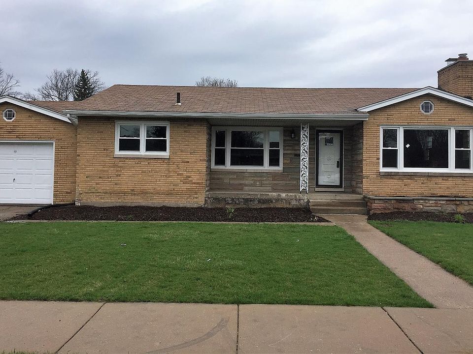 1st image of 210 W 53rd Pl