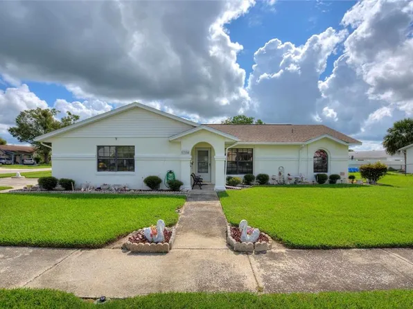 7354 Applegate Dr, Zephyrhills, FL 33540
