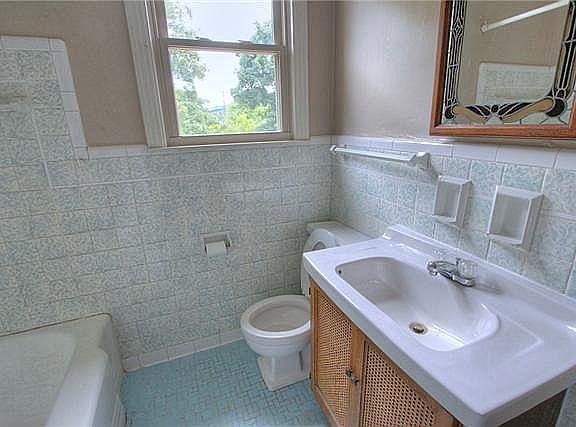 2nd image of 3905 Thackery Dr
