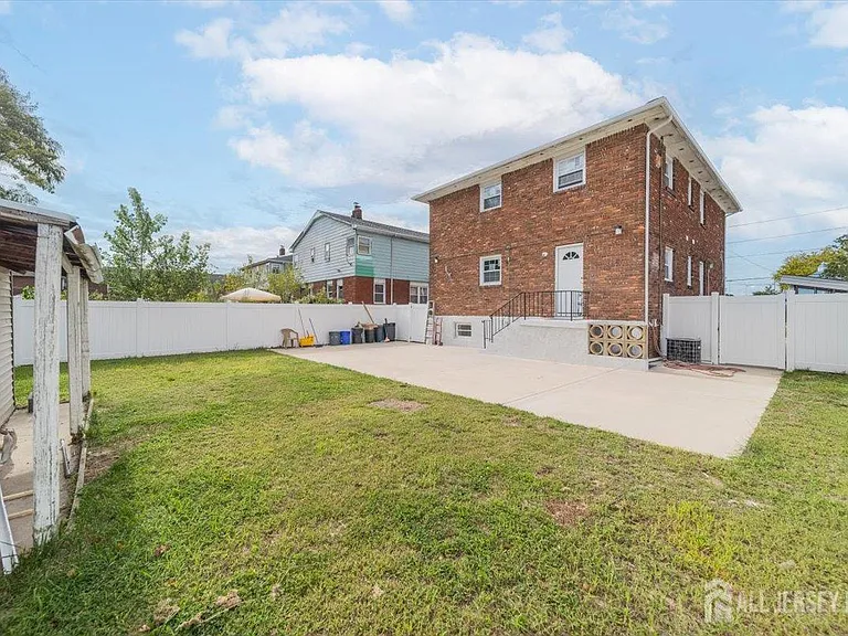 54 Bergen St #1 — Photo 24