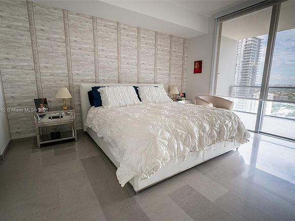 5th image of 68 SE 6th St APT 2510