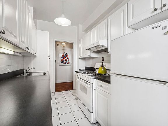 5th image of 172 E 4th St APT 6G