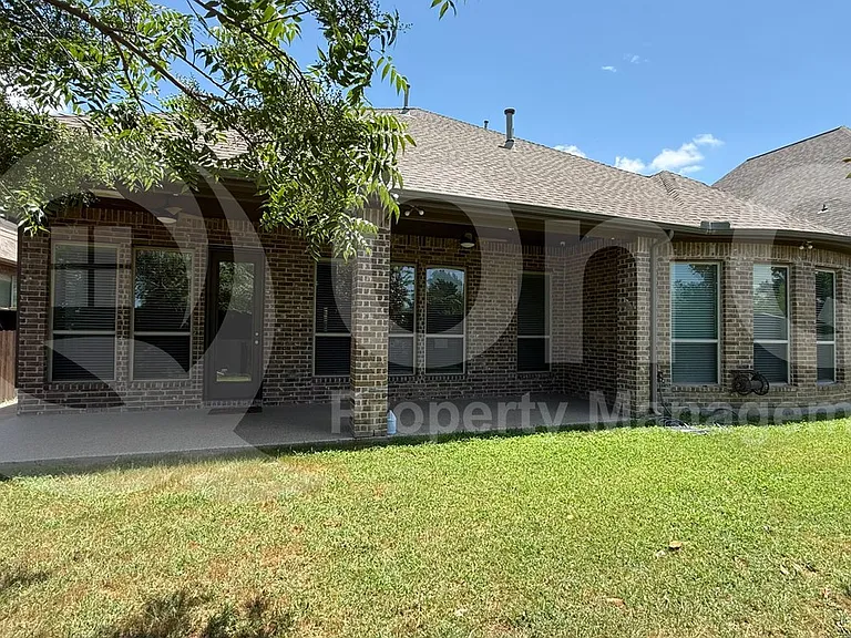 901 Colby Dr — Photo 5