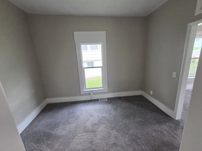1046 W Maple Ave — Photo 4