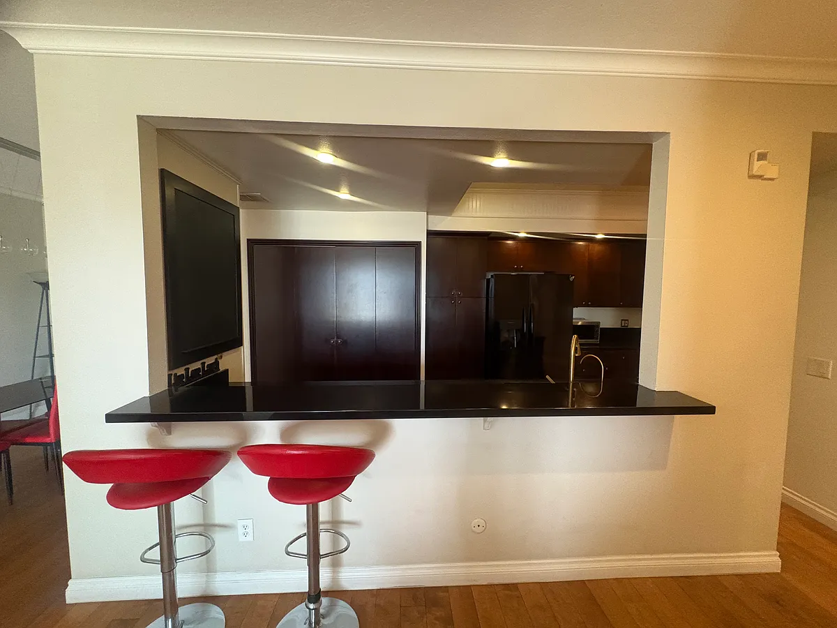 Building Photo - 5534 Encino Ave #102