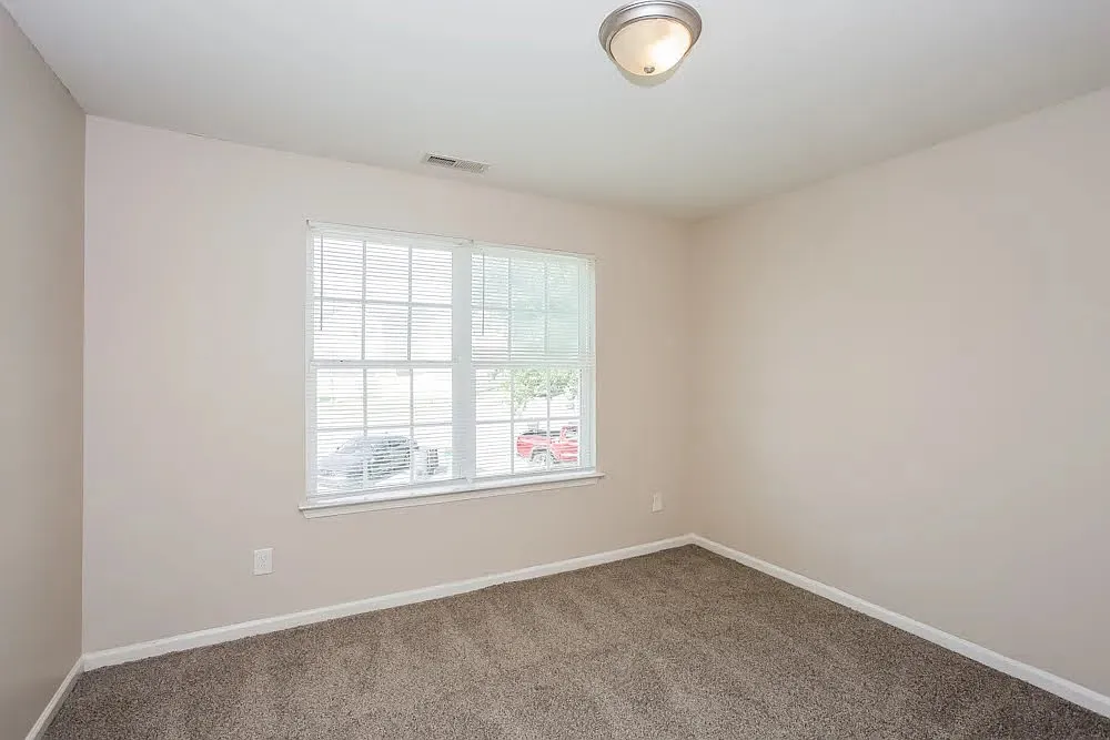3 bed, 2246 sqft, $1,900 — Photo 4