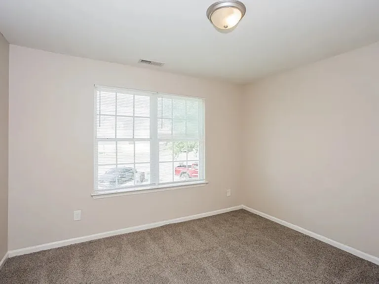 3036 Knightsbridge Ln — Photo 4