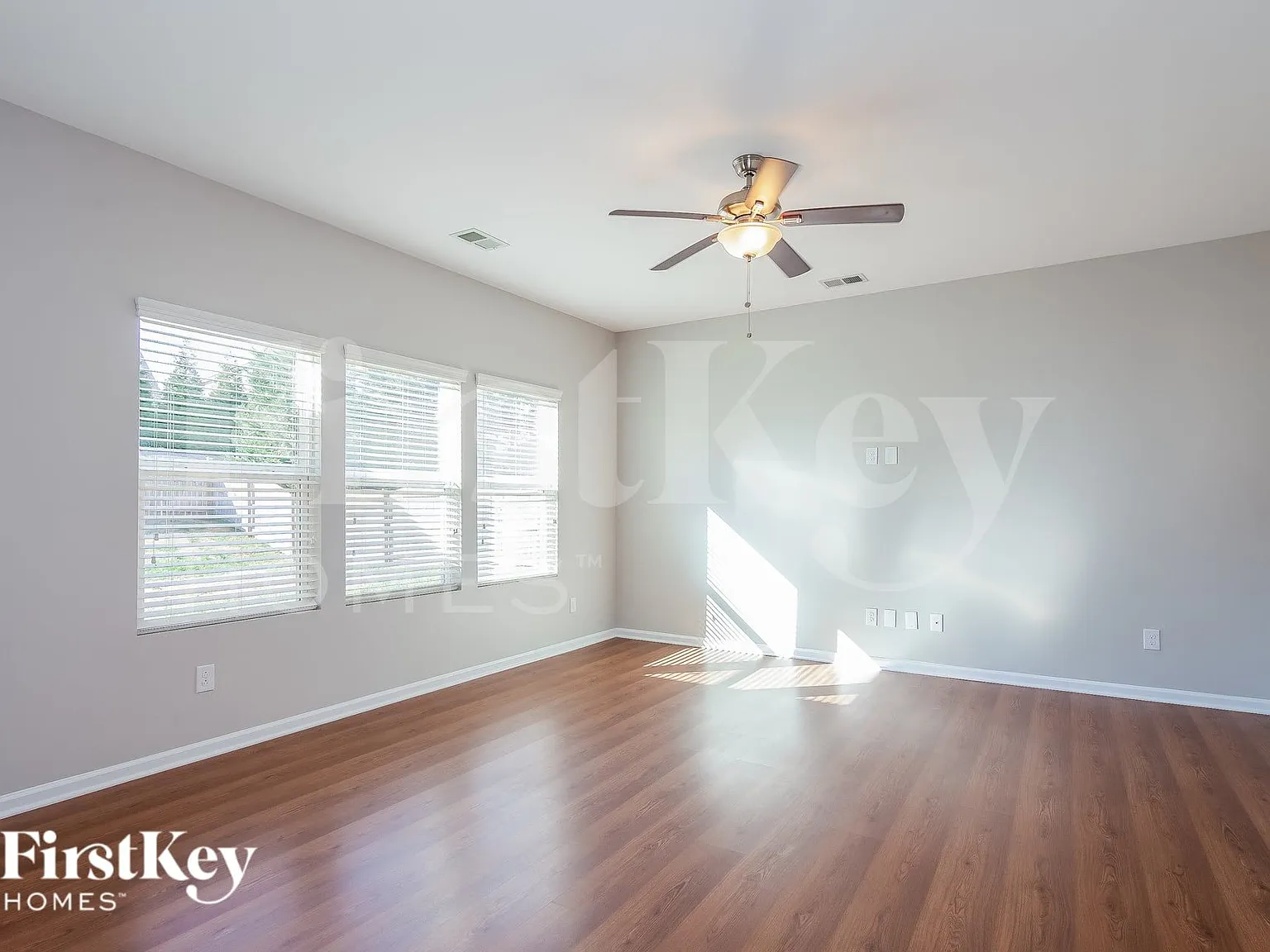 4 bed, 2.5 bath, 2359 sqft, $2,440 — Photo 2