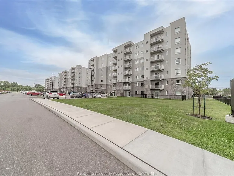 1675 Banwell Rd #507 — Photo 4