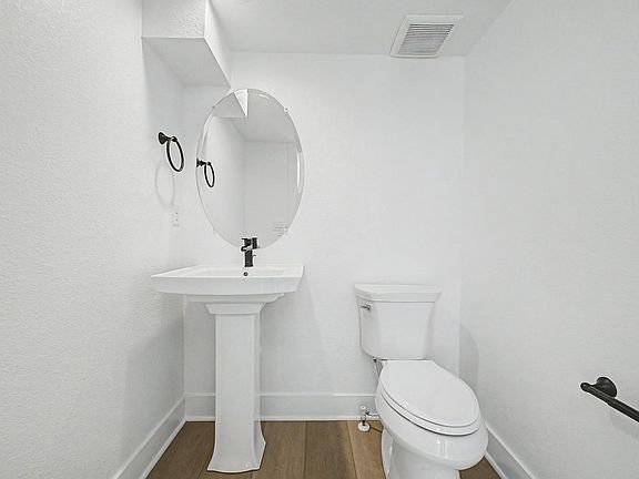 5th image of 707 Saddle Dr