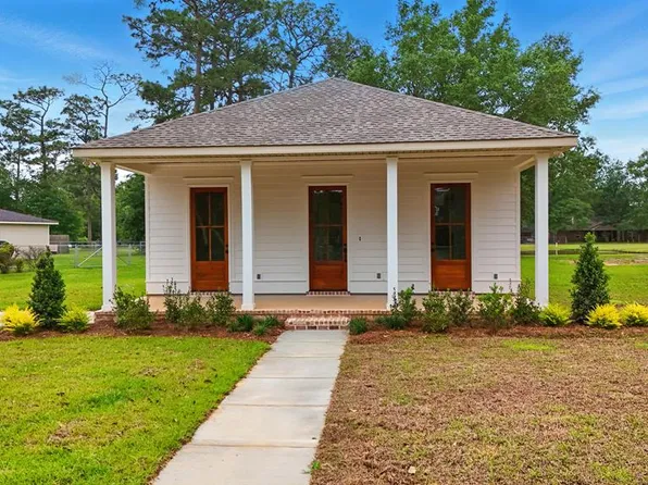 560 Fairway Dr, Picayune, MS 39466