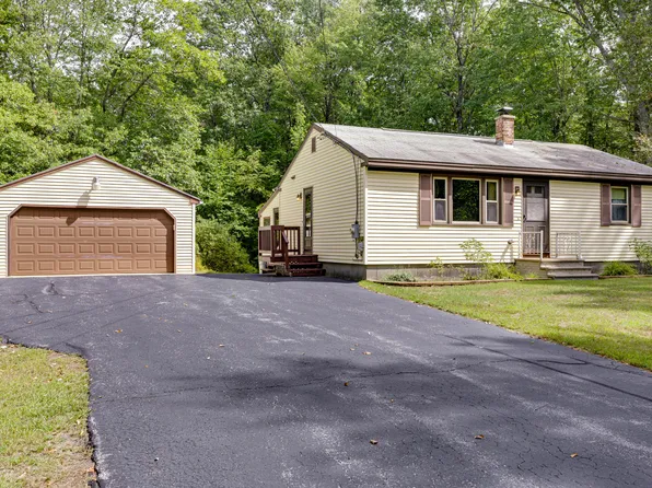 11 Albert Circle, Buxton, ME 04093
