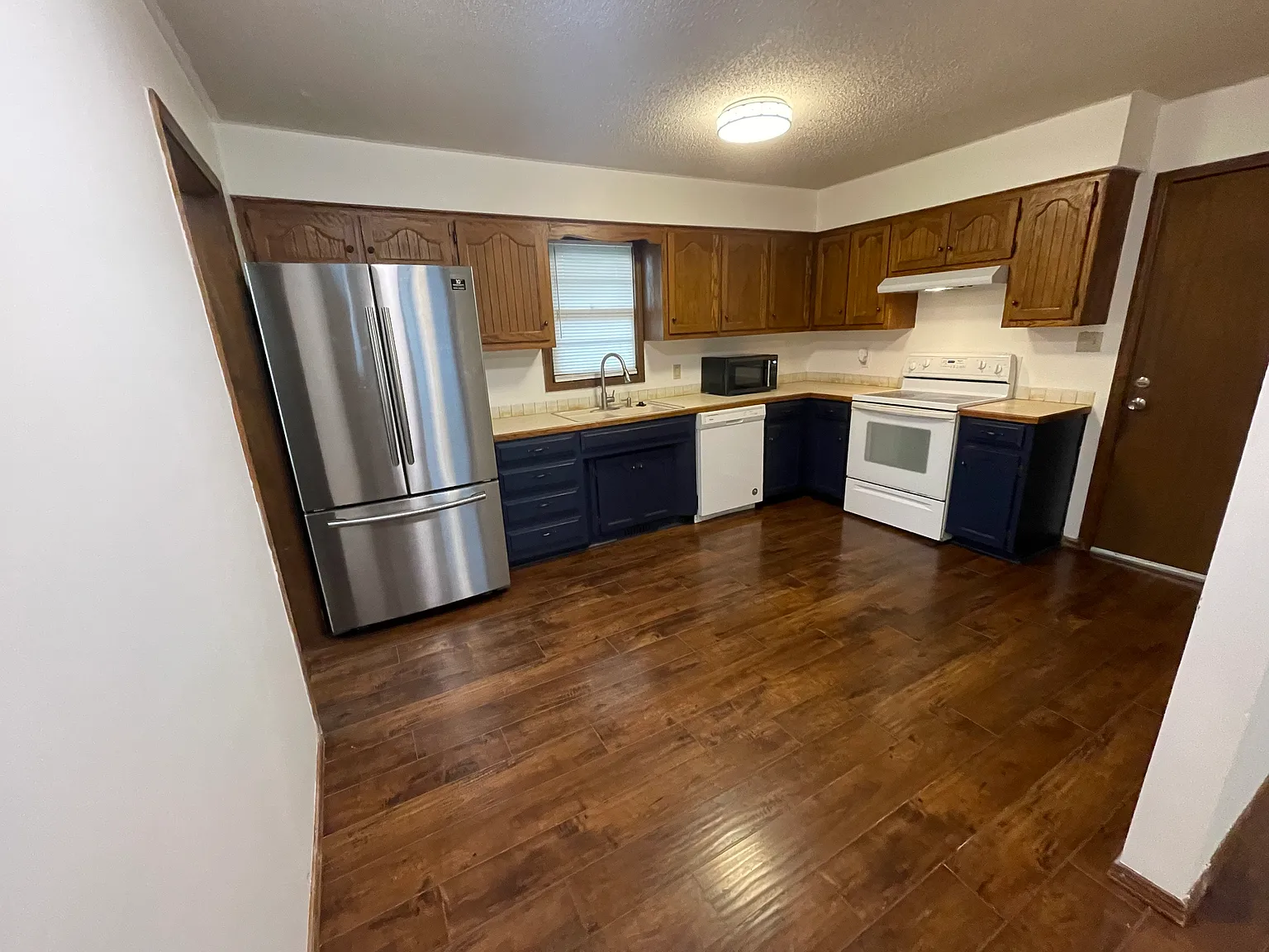 3 bed, 975 sqft, $995 — Photo 4