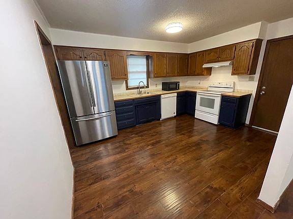 4th image of 2901 W Walnut St