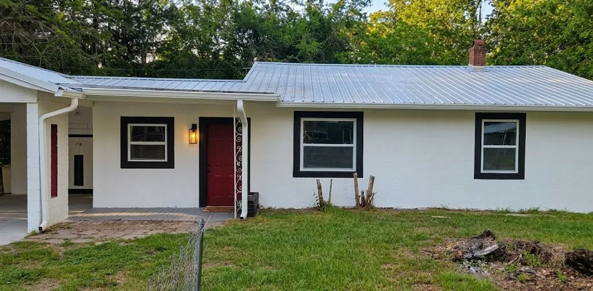 4 bed, 2.0 bath, 1255 sqft, $1,700 — Photo 1