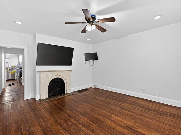 3rd image of 44 Lexington Ave