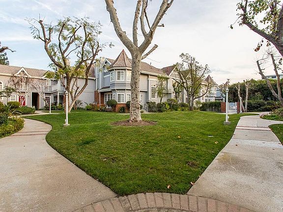 2nd image of 18135 Burbank Blvd