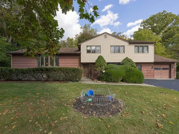 9 Robin Street, Pearl River, NY 10965