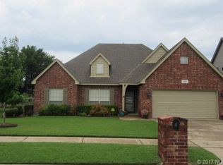 2832 N Lions Dr, Broken Arrow, OK 74012