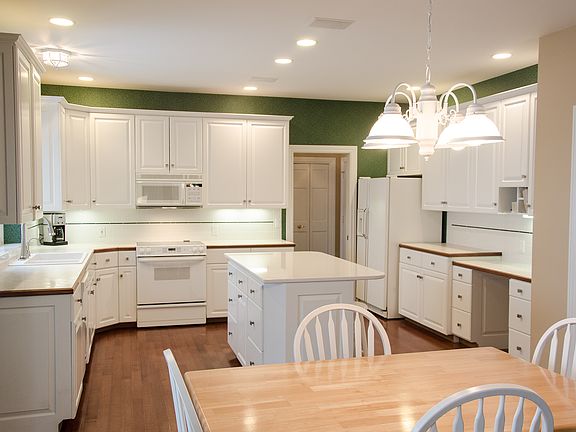 5th image of 7101 Armadale Ct NE