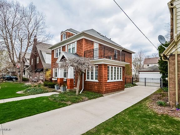 3rd image of 938 Lakeside Dr SE