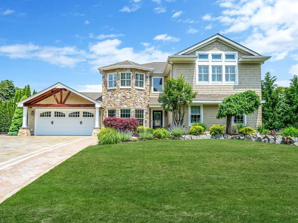 67 Lindron Avenue, Smithtown, NY 11787