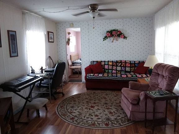 2nd image of 102 Laura Ln