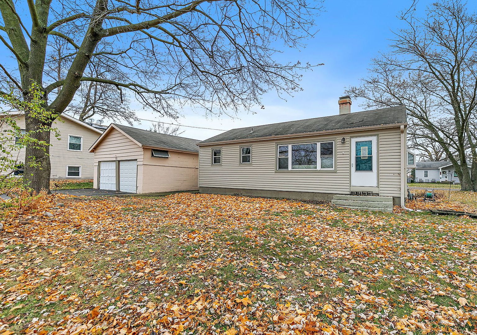 70 Hilltop Dr, Lake In The Hills, IL 60156 | Zillow