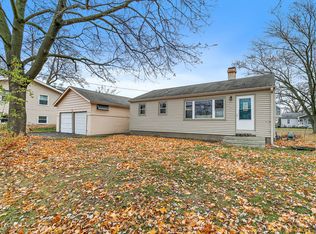 70 Hilltop Dr, Lake In The Hills, IL 60156