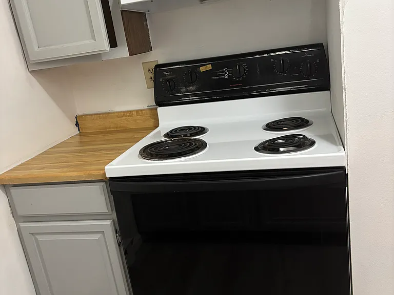 426 Center St #11 — Photo 4
