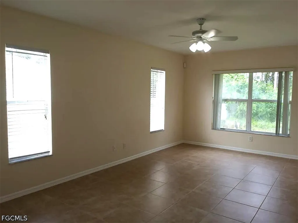 3 bed, 2.0 bath, 1755 sqft, $1,600 — Photo 3