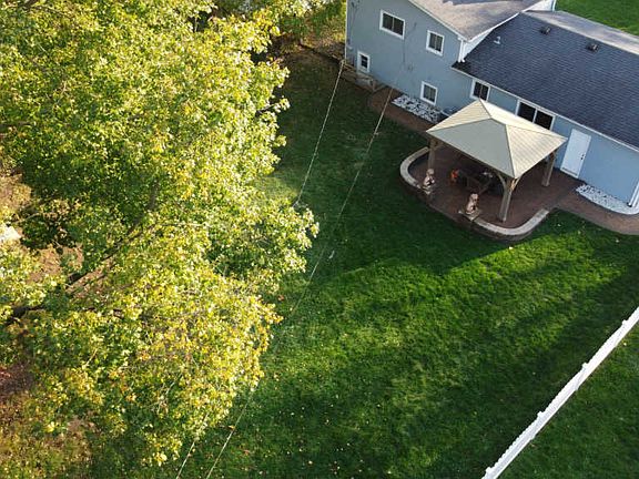 2nd image of 22W340 Birchwood Dr