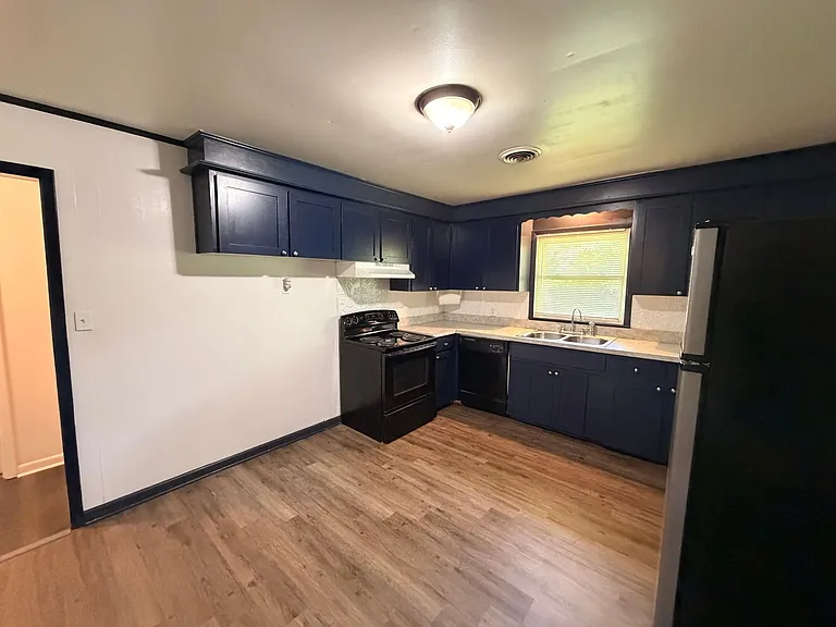 1706 Minerva Dr — Photo 6