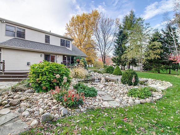 3rd image of 140 Steamburg Dr
