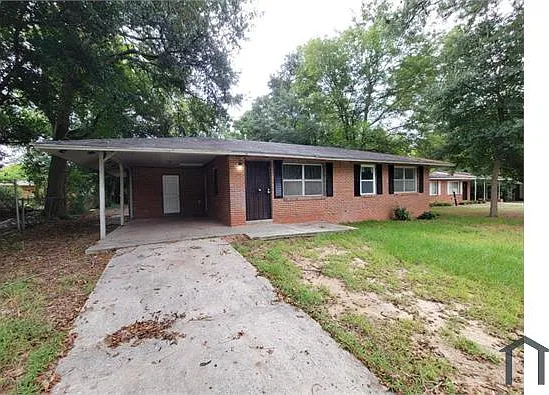 3 bed, 855 sqft, $1,050 — Photo 1