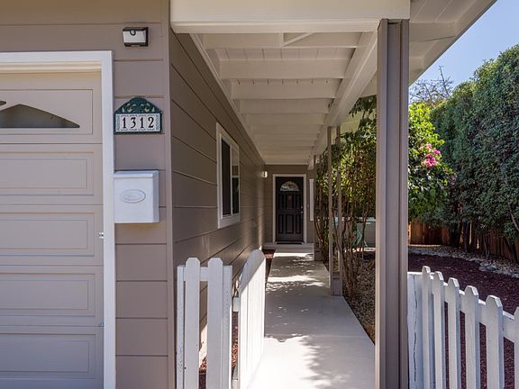 3rd image of 1312 Hill Ave