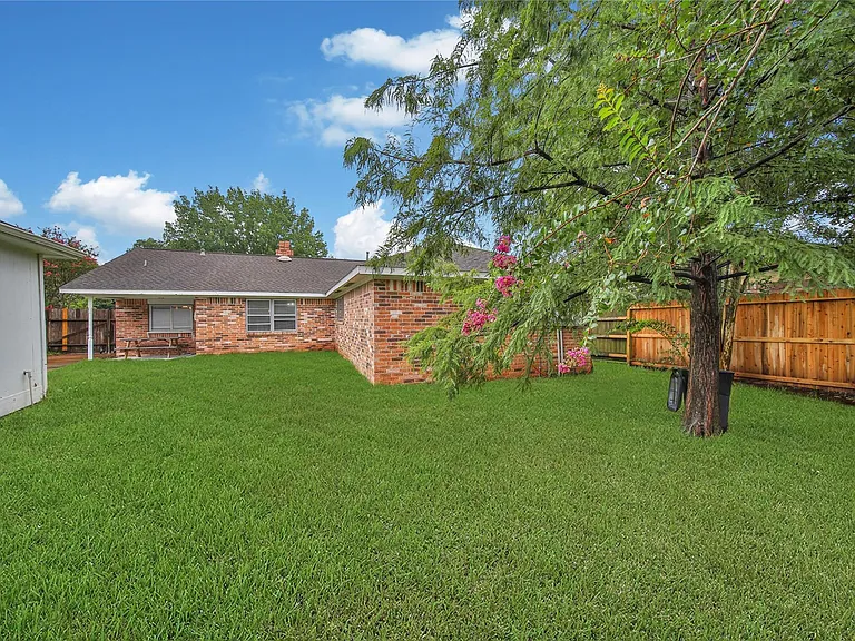 626 Park Knoll Ln — Photo 24