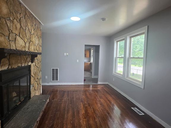 2nd image of 40 Harding Pl Unit 1