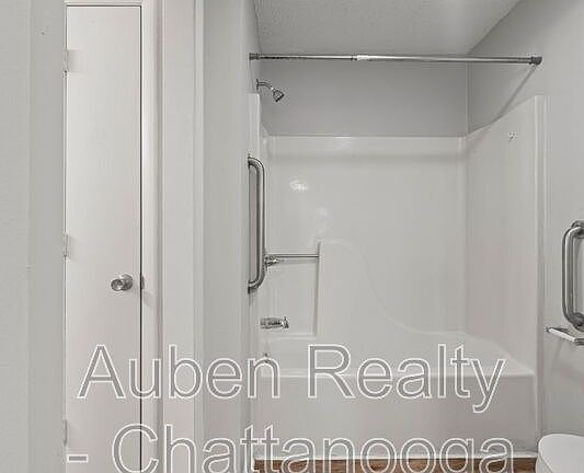 4th image of 204 Eveningside Dr #29