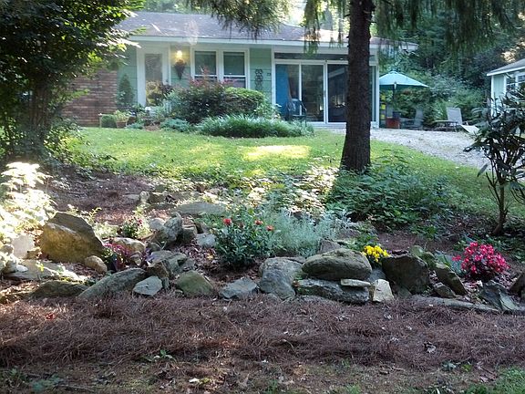 House-House rock garden stud