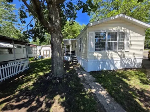 349 W Green Meadows Ave SE, Grand Rapids, MI 49548