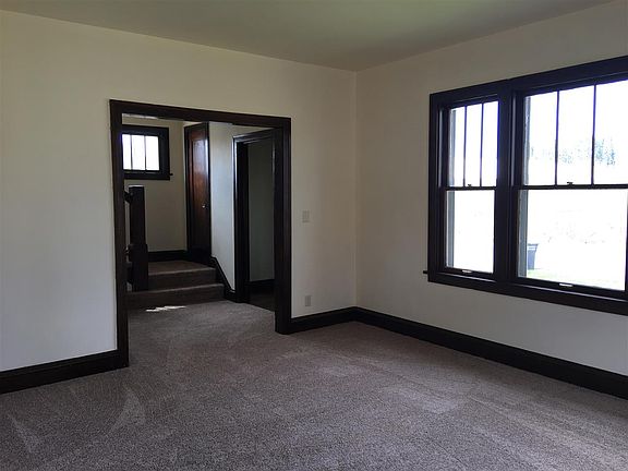 3rd image of 409 Florence St