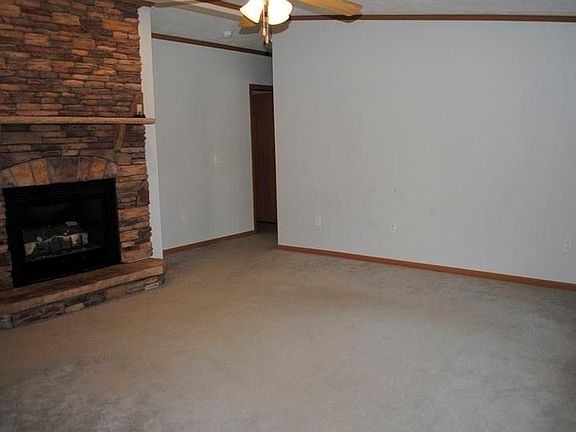2nd image of 225 Moon Stone Ln