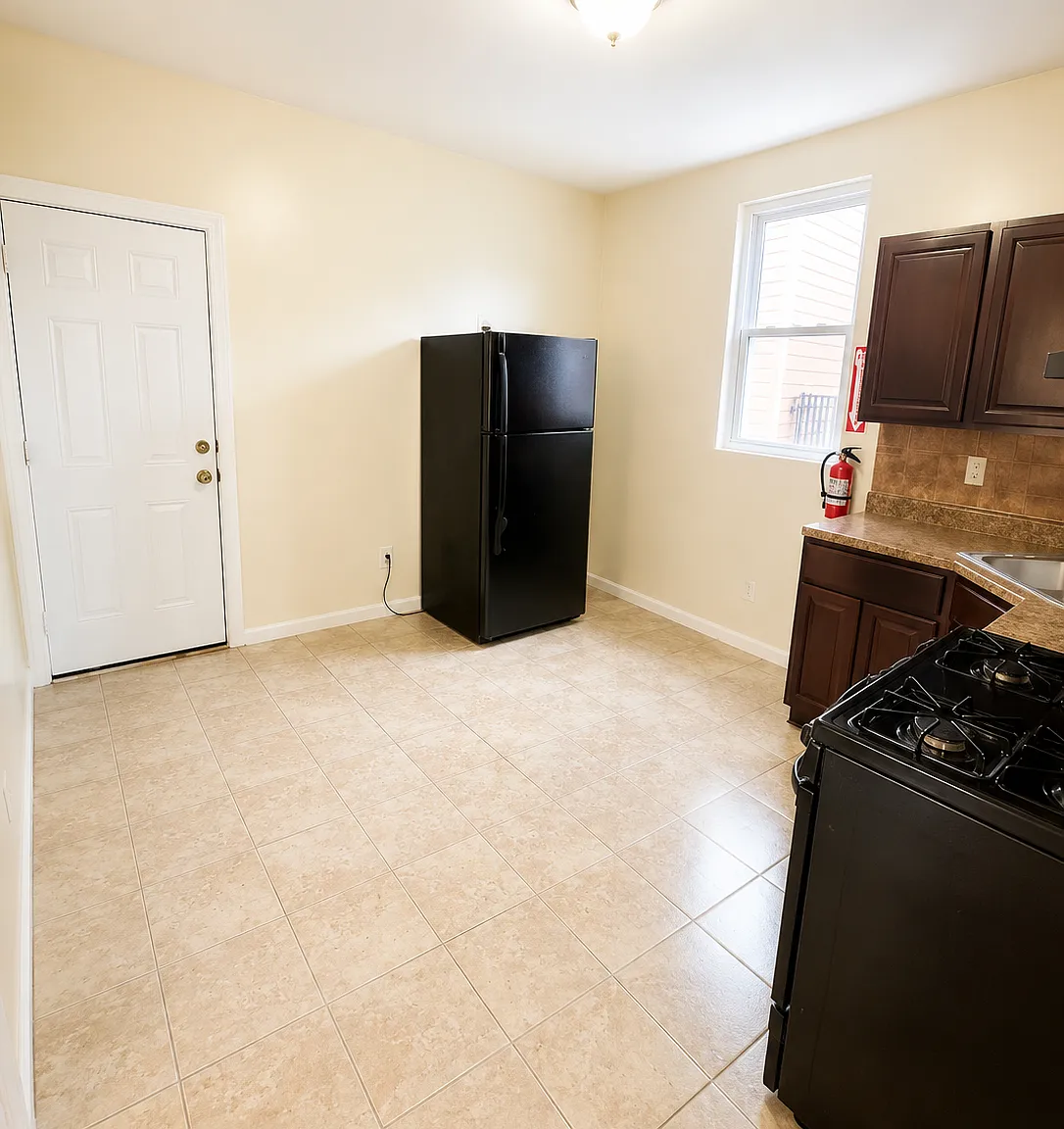 2 bed, 650 sqft, $1,595 — Photo 2