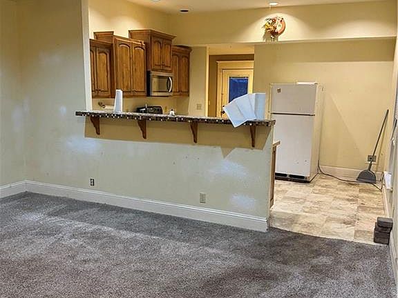 2nd image of 1006 W 6th St