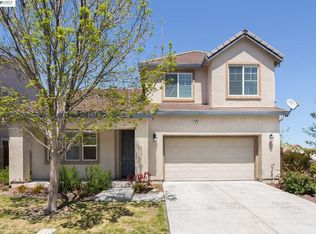 318 Foxglove St, Pittsburg, CA