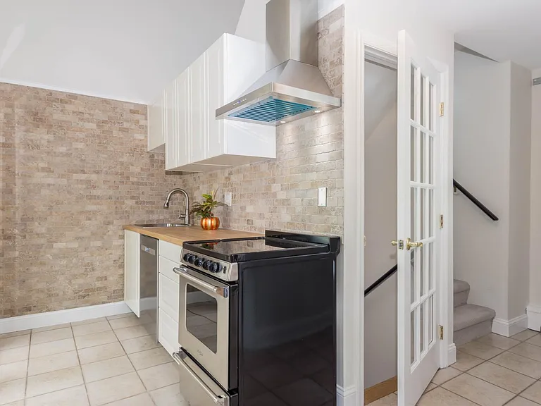 241 Maple Rd #1 — Photo 8