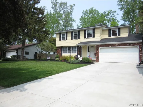52 Woodshire St N, Getzville, NY 14068